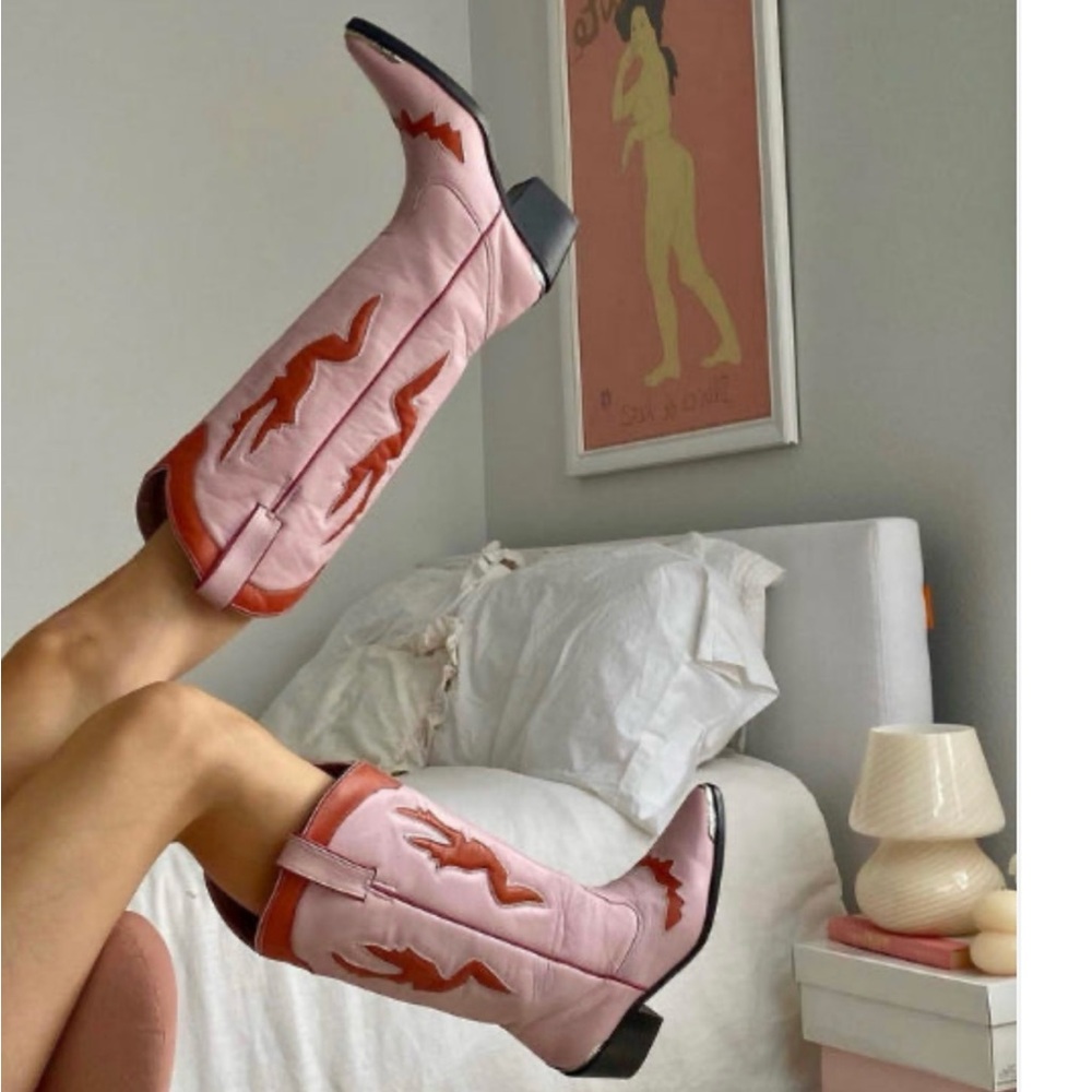 Wandering coyote Pink and red leather Heeled cowboy  Boots